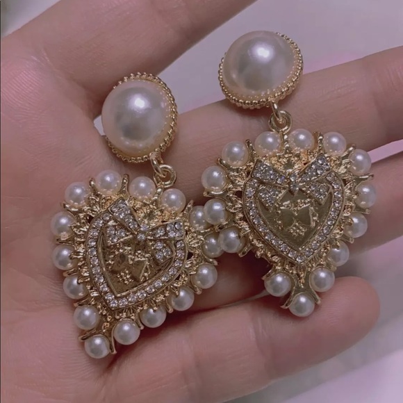 Vintage Baroque Pearl Heart Drop Gold Earrings - Picture 8 of 9